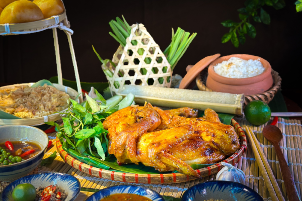 Combo Đậm Đà (190K): Gà nướng mắm nhĩ, xôi chiên, kho quẹt, rau dưa, nước chấm