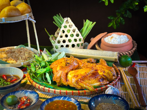 Combo Đậm Đà (190K): Gà nướng mắm nhĩ, xôi chiên, kho quẹt, rau dưa, nước chấm