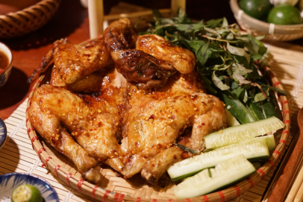 Combo Đậm Chất (180K): Gà nướng mắm nhĩ, 8 bánh bao chiên, rau dưa, nước chấm