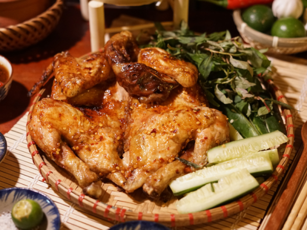 Combo Đậm Chất (180K): Gà nướng mắm nhĩ, 8 bánh bao chiên, rau dưa, nước chấm